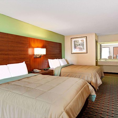 Days Inn Conover/Hickory Екстер'єр фото