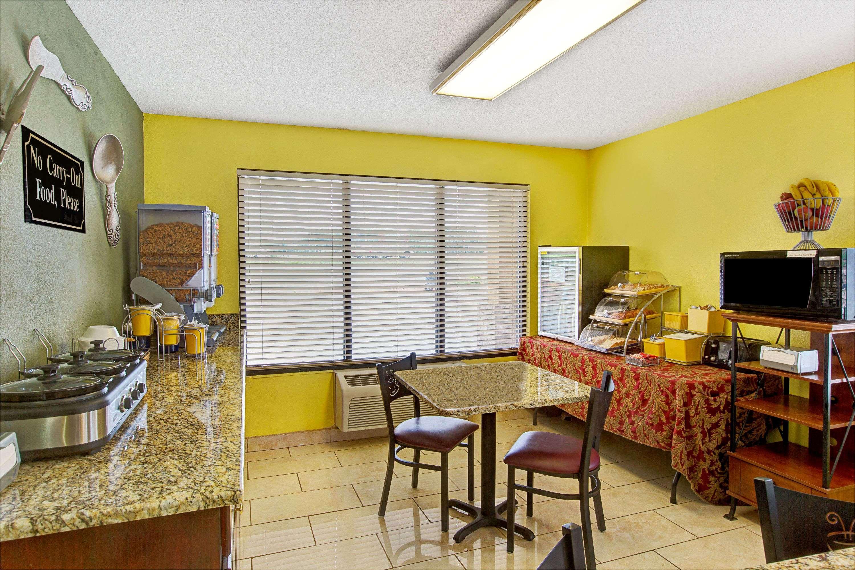 Days Inn Conover/Hickory Екстер'єр фото