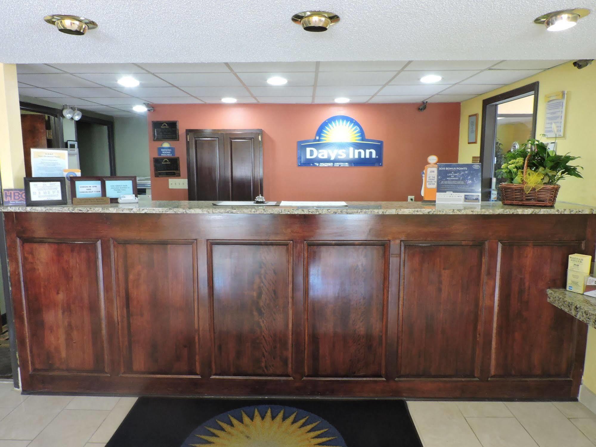 Days Inn Conover/Hickory Екстер'єр фото