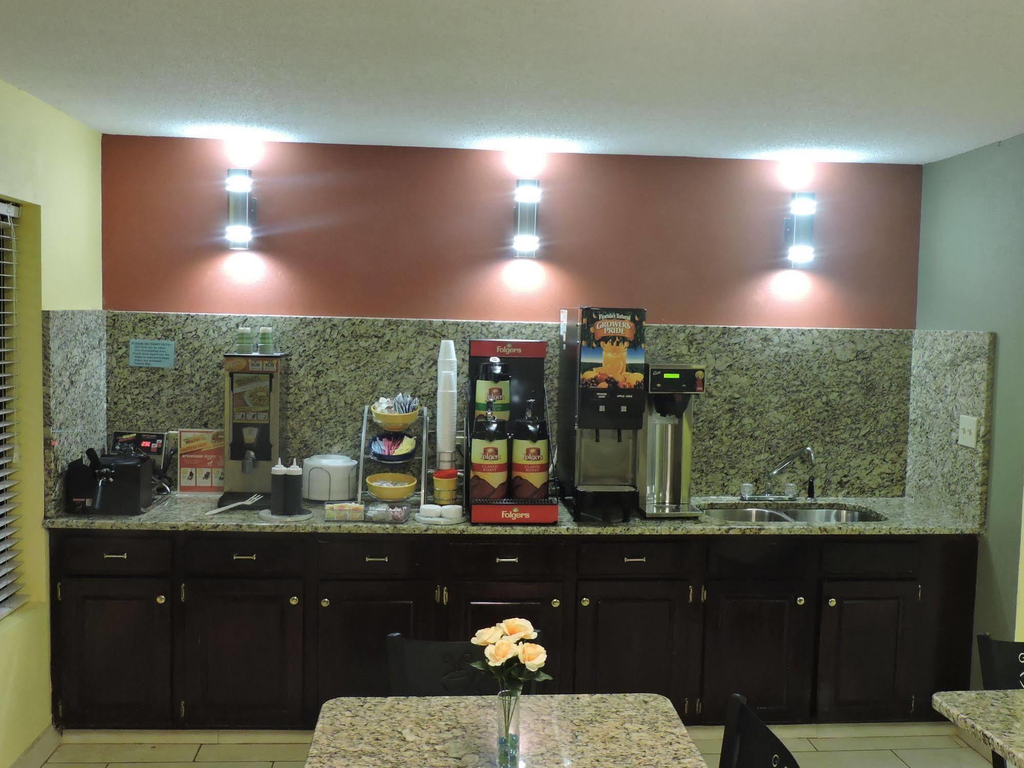 Days Inn Conover/Hickory Екстер'єр фото