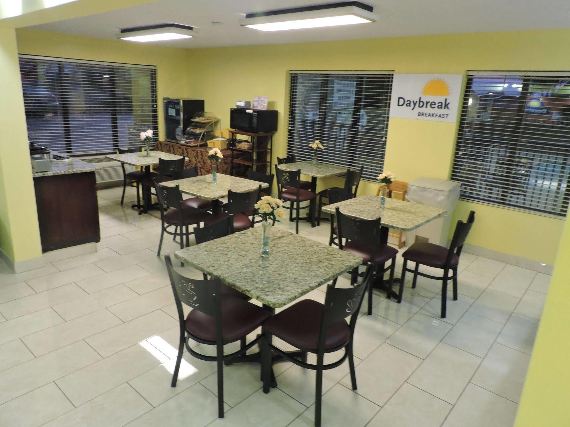 Days Inn Conover/Hickory Екстер'єр фото